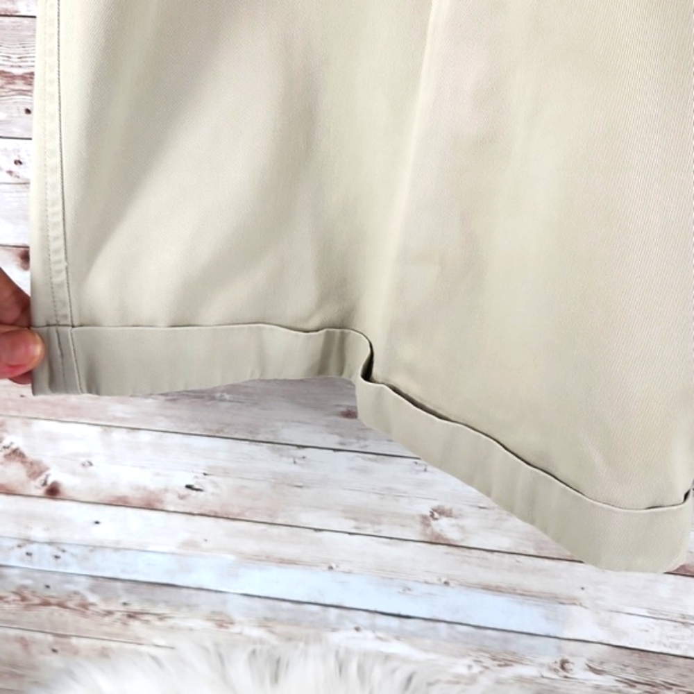 Eddie Bauer, Women's khaki shorts, great condition. No stains, cuffs, Sz 18. - Picture 6 of 8